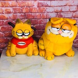 Vintage 80s Damon Two
piece Collectible Garfield Toy Set